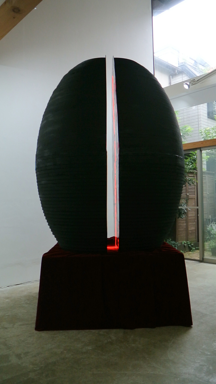 Death in Life　eitoeiko 東京 2015年制作　1900×900×900㎜